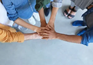 Equipa de mãos dadas